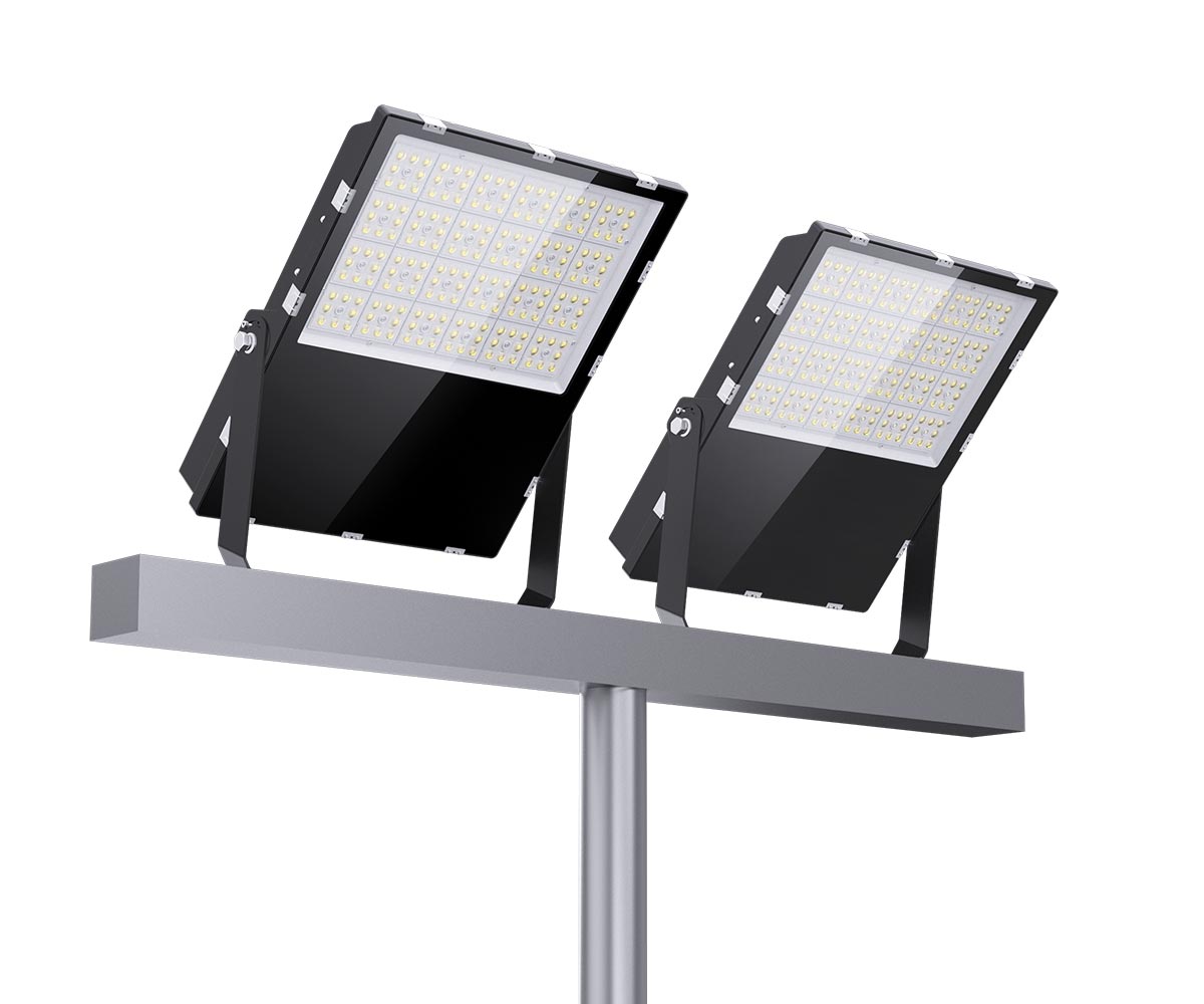 Italtesla Proiecta UCF5 pole LED floodlight install